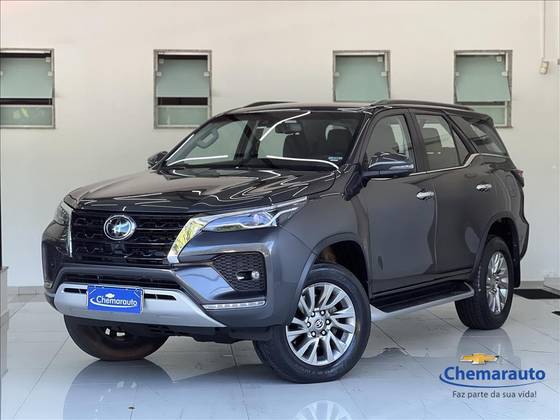 TOYOTA HILUX SW4 2.8 D-4D TURBO DIESEL SRX 7L 4X4 AUTOMÁTICO